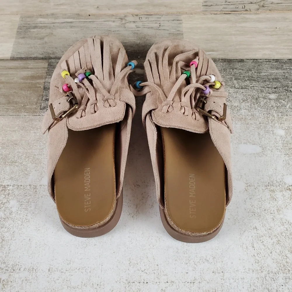Steve Madden TREAT Kids Clogs Sz 4 M Taupe‎ Suede Beaded Fringe Buckle Strap